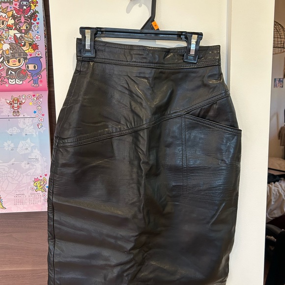 Black leather danier skirt in black - Picture 2 of 2